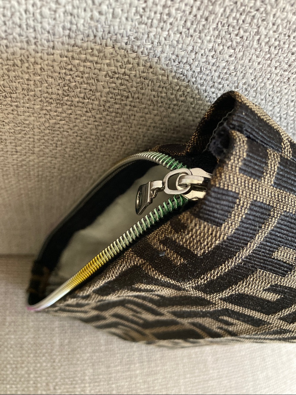 Handcrafted Fashion 🧵 Pouch with Rainbow zipper - Picture 3 of 6